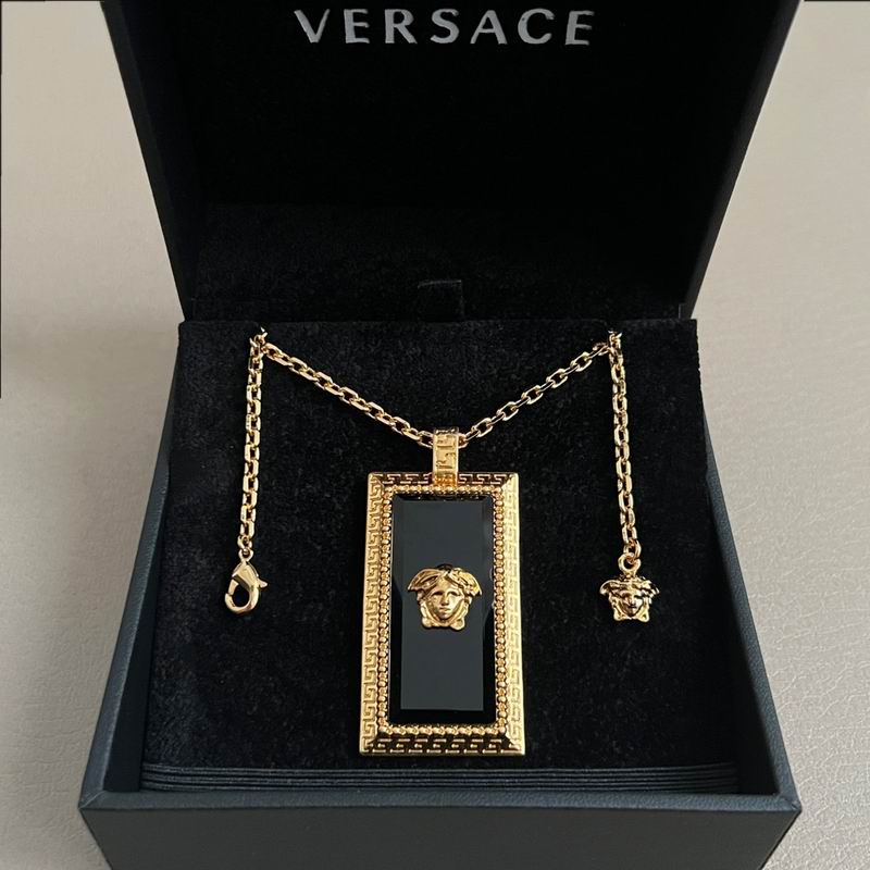 Versace necklace 03yxh184